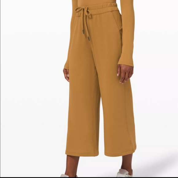 Lululemon Crop Wide Leg Pants - Picture 1 of 5